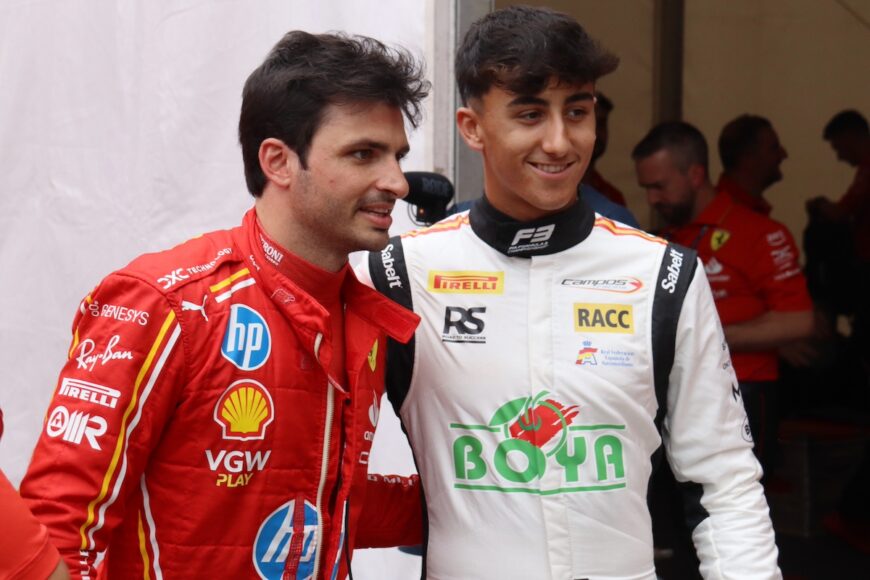 Els pilots Carlos Sainz i Mari Boya després de participar al Road Show d'F1 de Barcelona.  