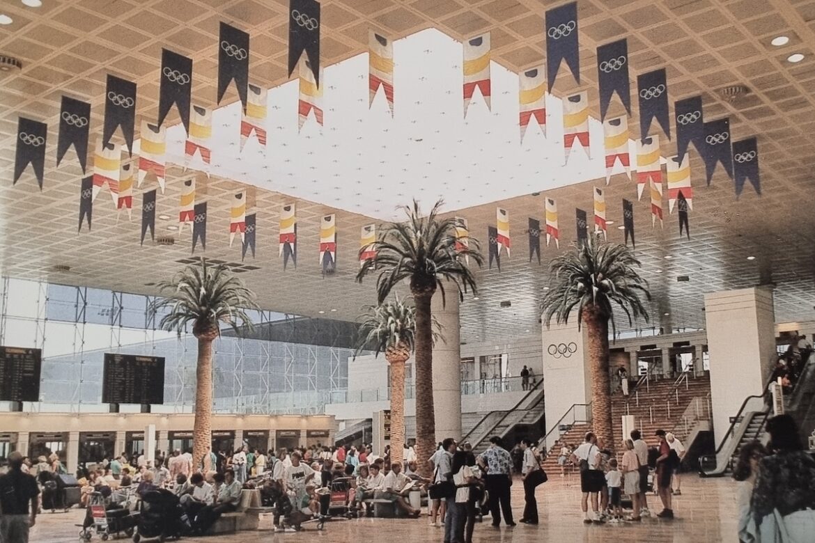 Aeropuerto El Prat decorado durante Olimpiadas