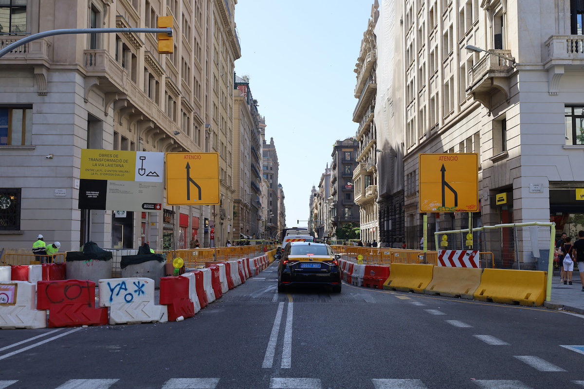 Via Laietana en proceso de reforma.