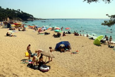 Banyistes cales Sant Antoni de Calonge