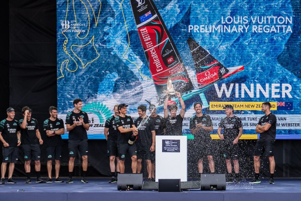 El equipo Emirates Team New Zealand gana la regata preliminar de la Copa del América