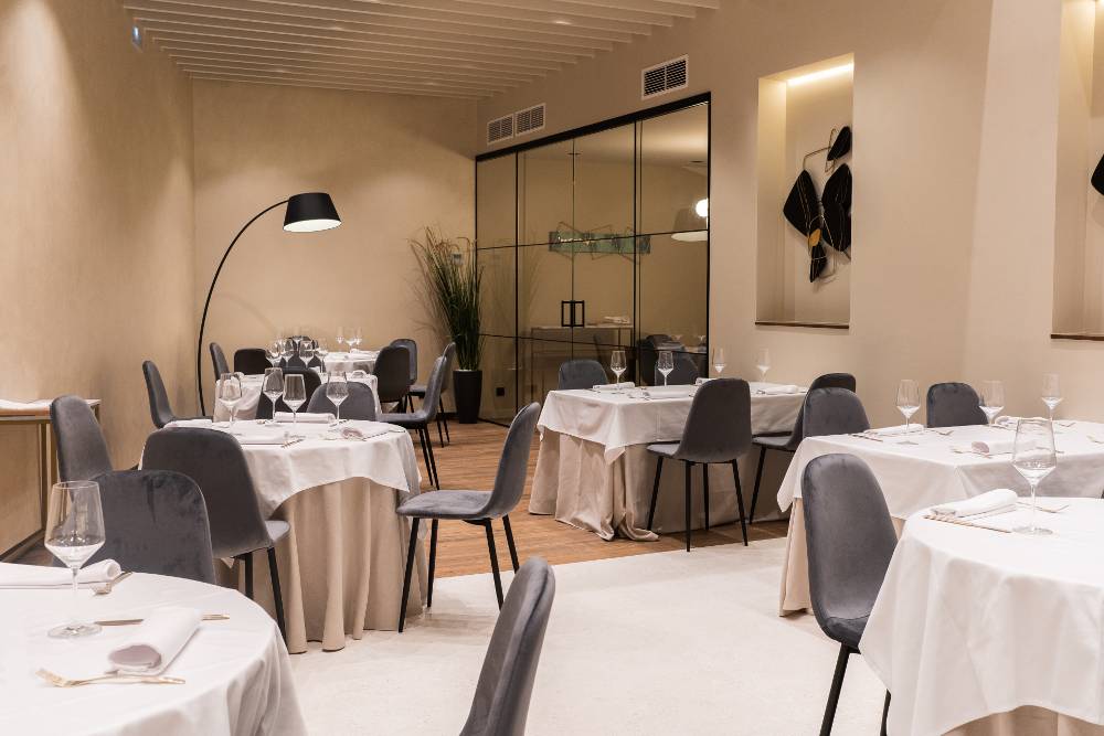 Menjador, amb el saló privat al fons restaurant BaLó