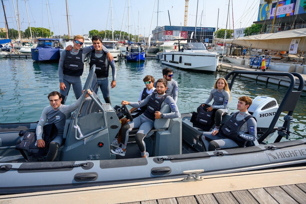 Equipo juvenil del Sail Team BCN.