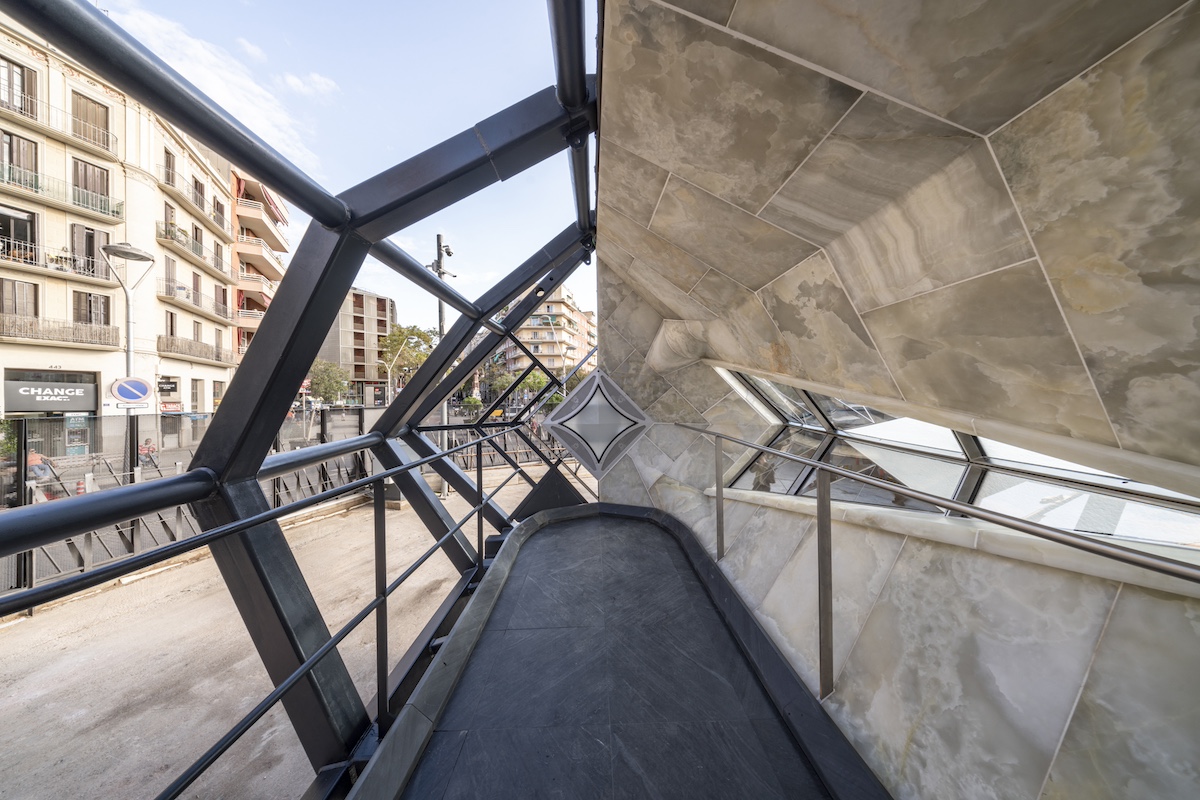 Interior del prototipo de la cruz de la Sagrada Família.