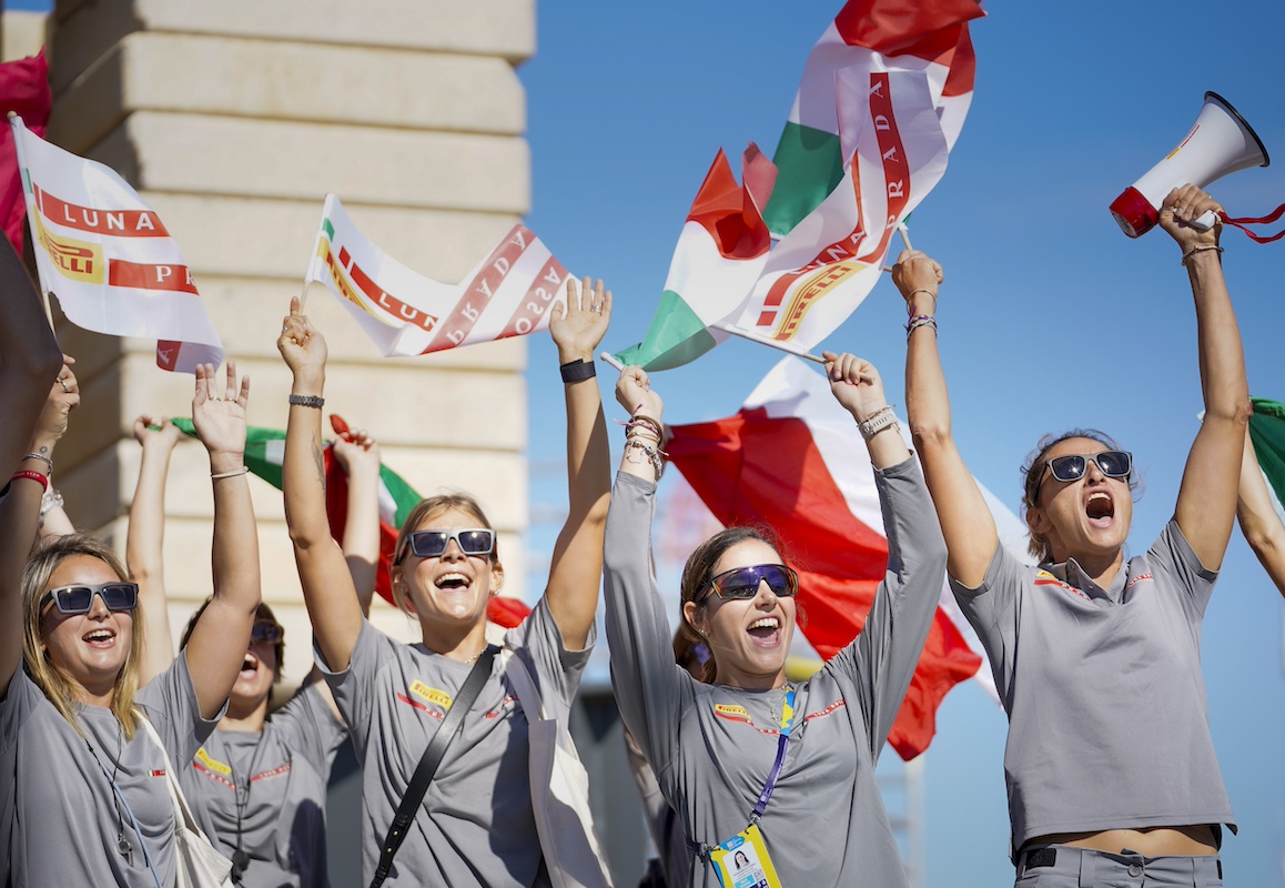 Jóvenes del Luna Rossa Prada Pirelli.