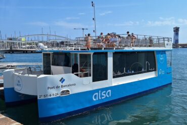 El Bus náutico de Barcelona en el Port Vell.