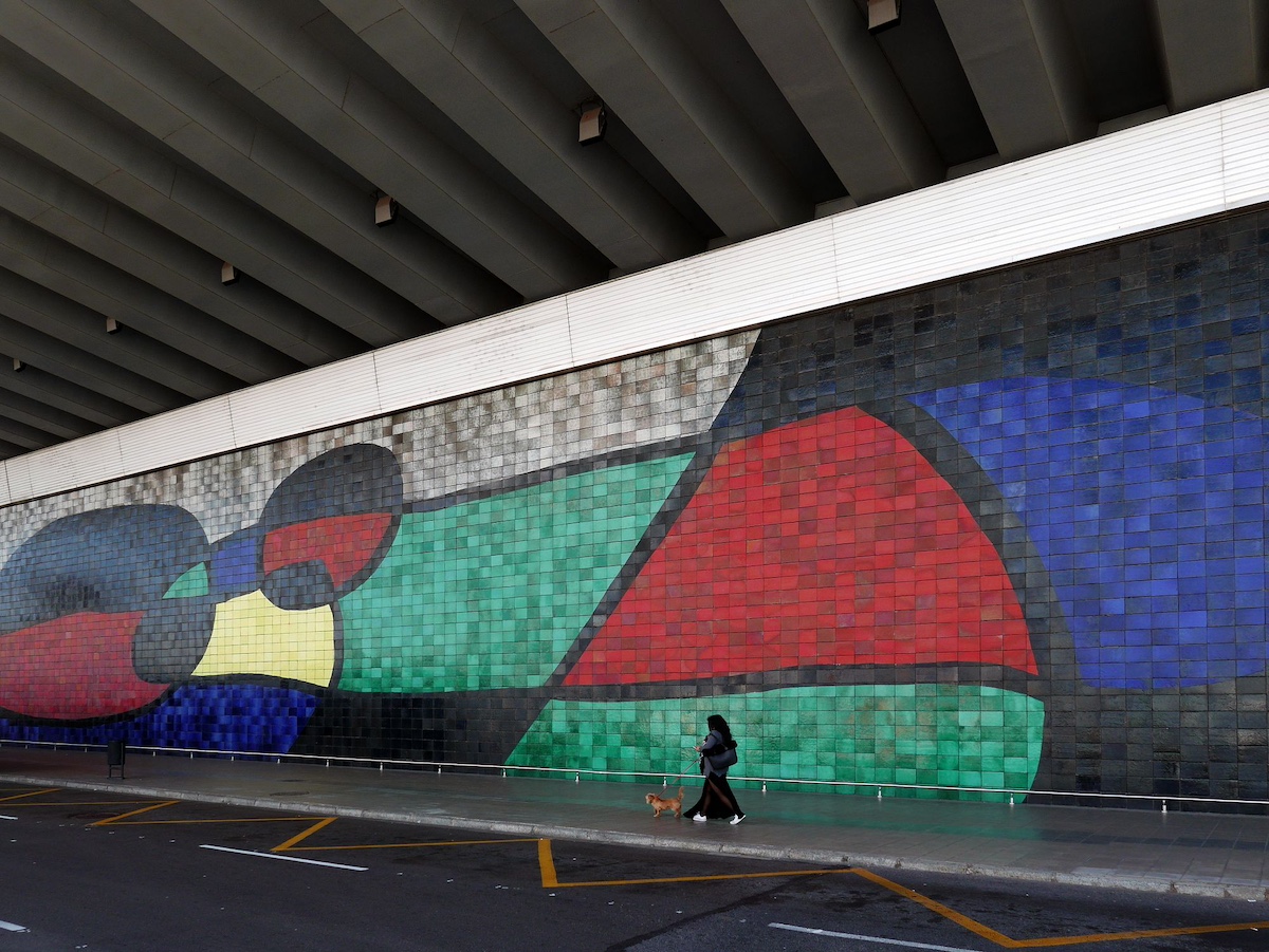 Mural de Miró y Artigas en el Ayuntamiento de Barcelona. 