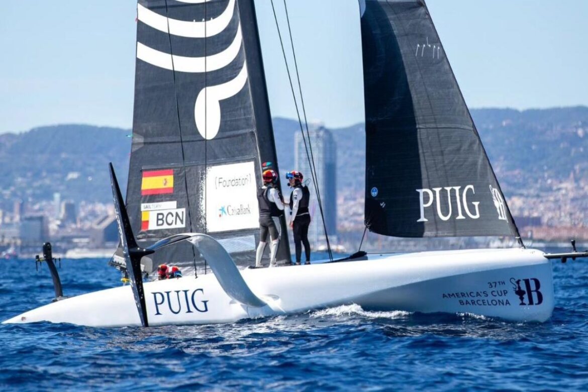 Equipo femenino del Sail Team BCN