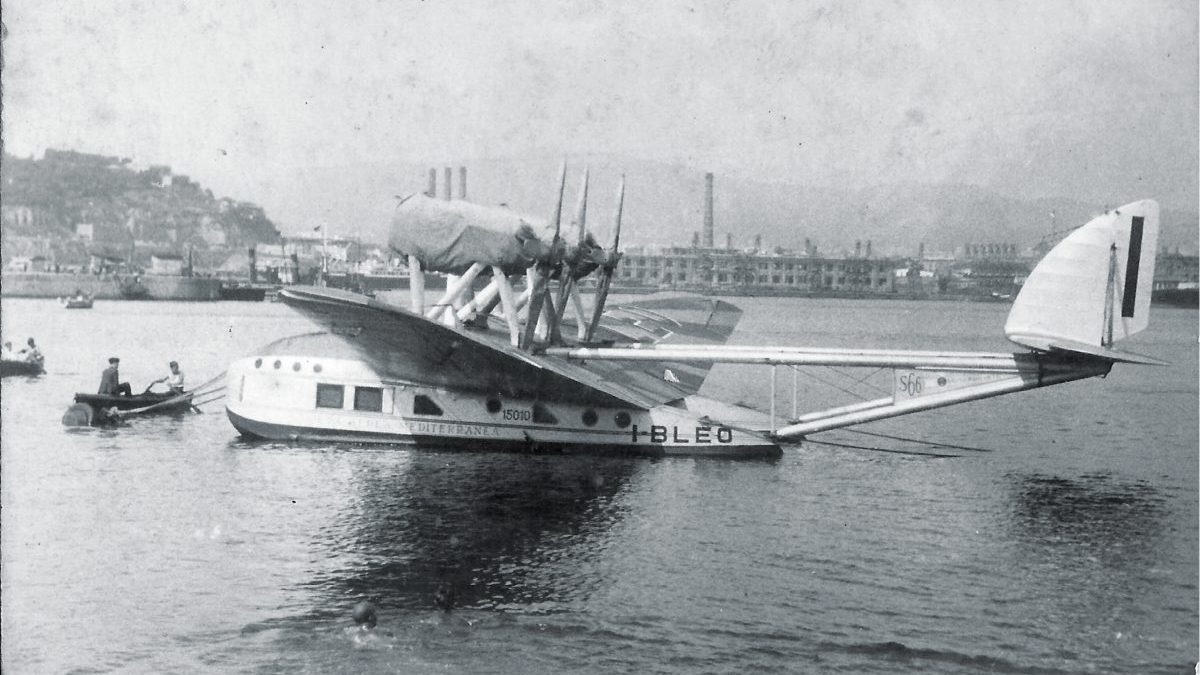 Hidroavión en el puerto de Barcelona. 