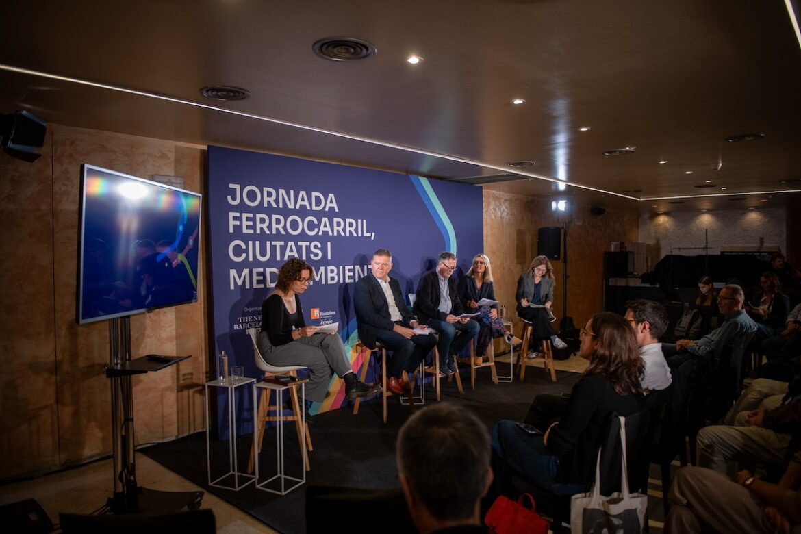 ‘Ferrocarril, ciudades y medio ambiente’ en la Estació de França.