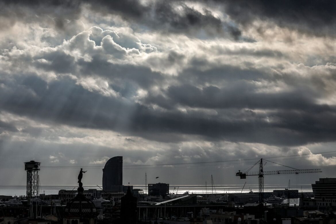 Vistas del Puerto de Barcelona desde el Ayuntamiento de Barcelona