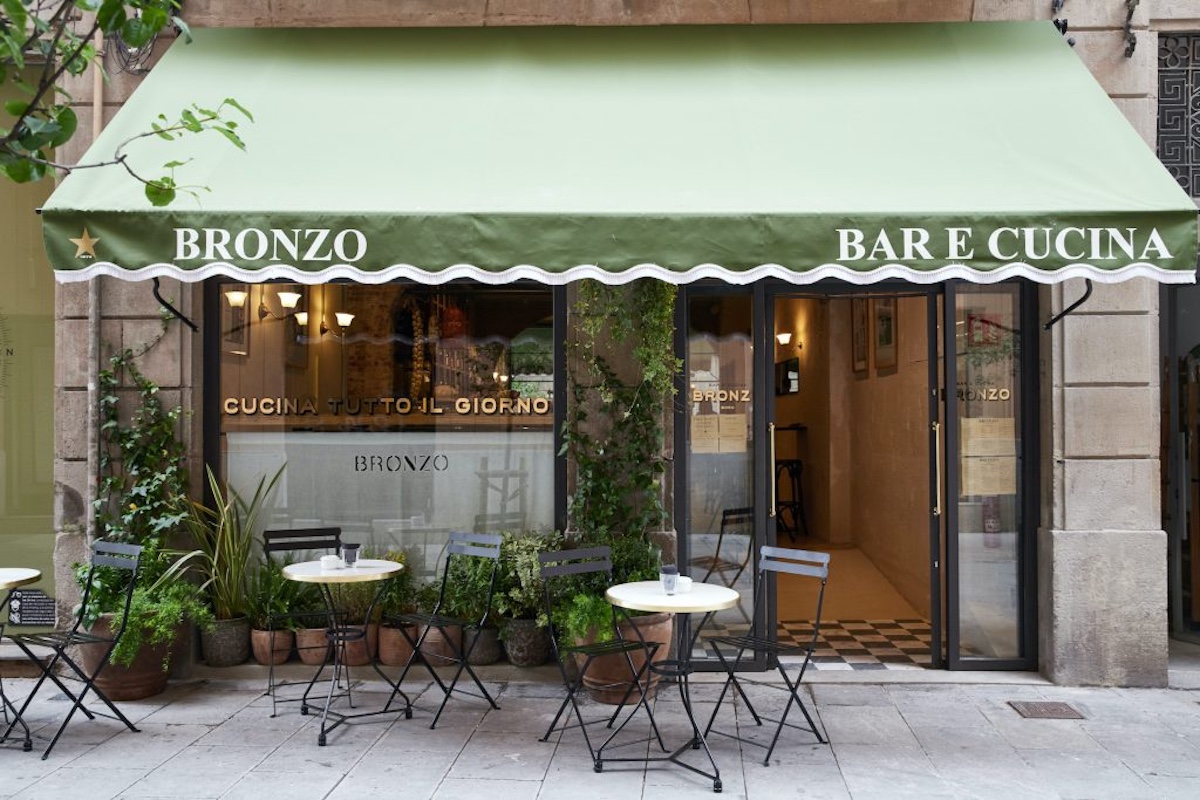 Exterior del restaurante Bronzo del barrio del Born de Barcelona. 