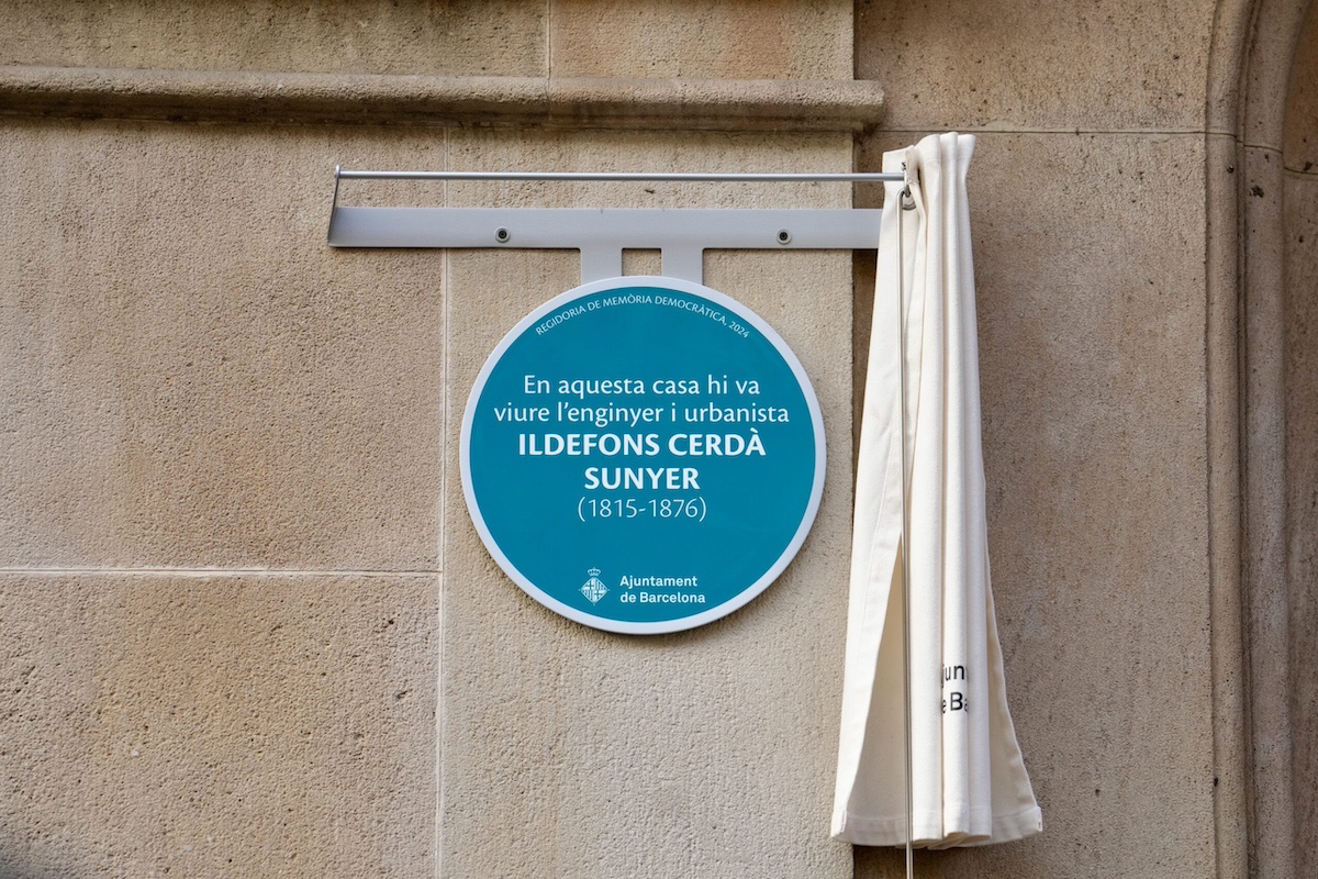 Placa de Ildefons Cerdà en Barcelona.