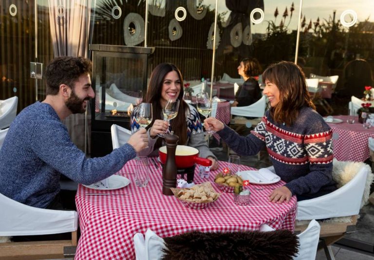 Fondue entre amics a Mood Rooftop Bar, a l'hotel The One.