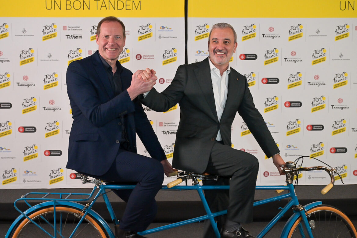 El alcalde de Barcelona, Jaume Collboni, y Christian Prudhomme, director general del Tour de Francia.