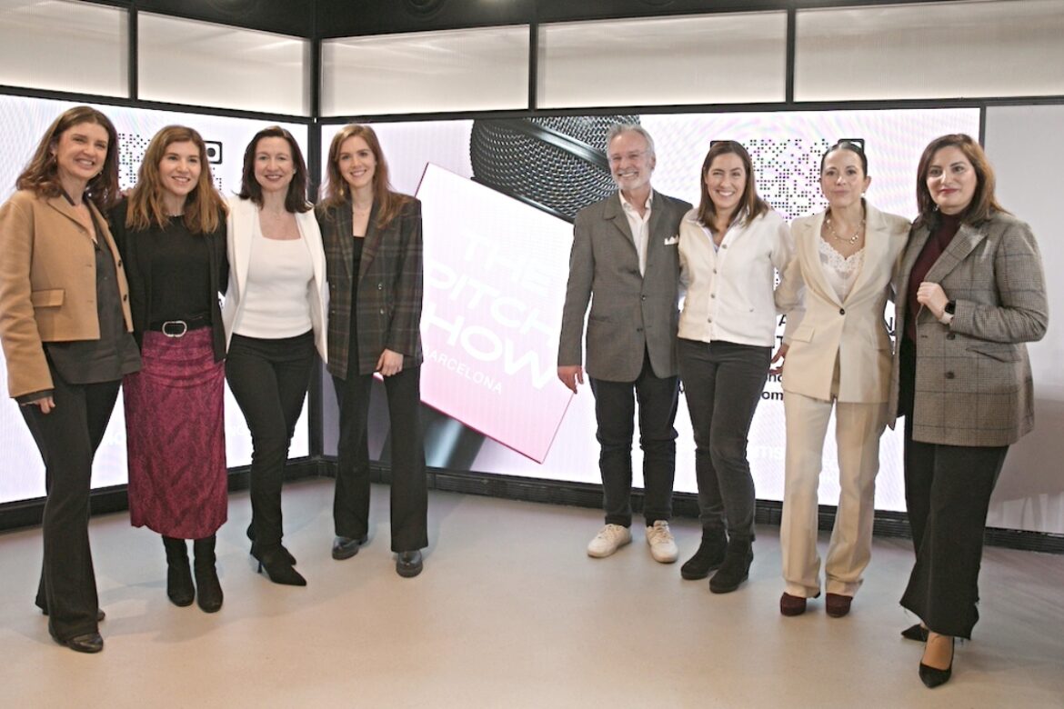 Paula Sancho, Marta Antúnez, Helena Torras, Alba Rocafort, Rene de Jong, Merce Tell, Virginie Roge y Noelia Lopez en el acto de Sheblooms.