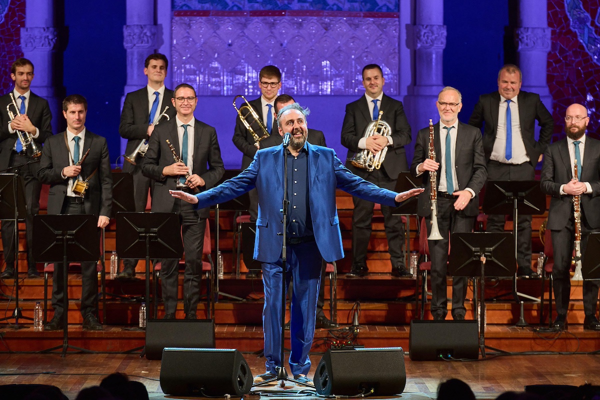 Concierto de Roger Mas y la Cobla de Sant Jordi en el Palau de la Música Catalana.