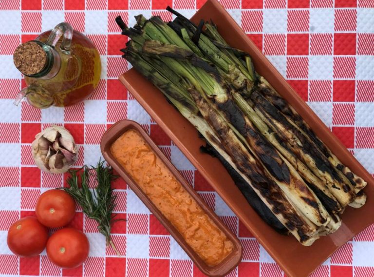 Una teula de calçots a Goja Rooftop.