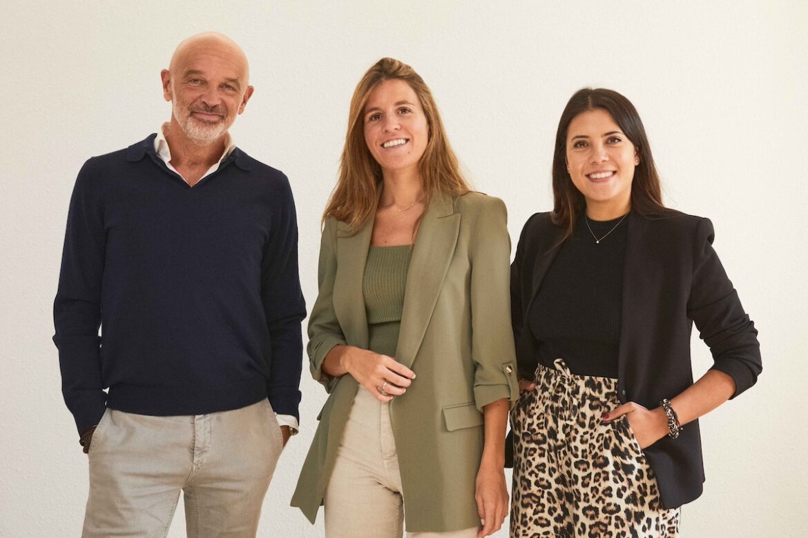 Miguel Planas, consejero delegado y fundador de Iris; Blanca Serra, CEO de uCloud, y Carla Benítez, directora de Personas y Cultura de Iris.